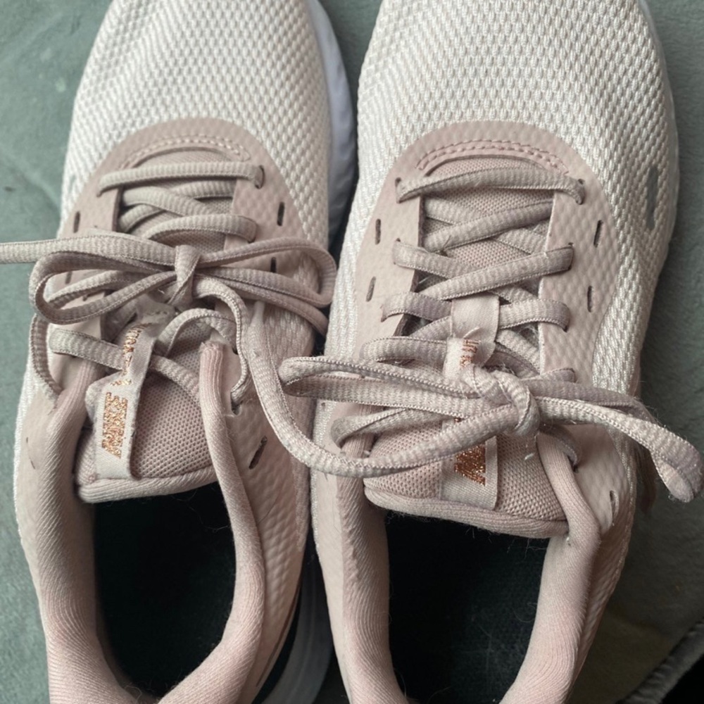 Women’s  7.5 - Nike Revolution Nature Pink